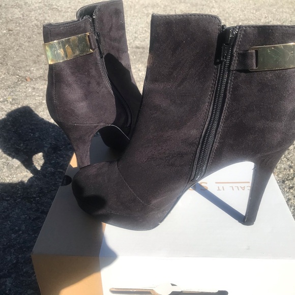 H&M-black suede ankle boots side zipper & front platform. 4 1/2 heel, size 8.5 - Picture 4 of 4